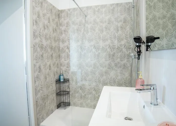 Couette-café Face Cité - D'hôtes - Parking&garage Gratuit - Wi-fi Gratuit Carcassonne