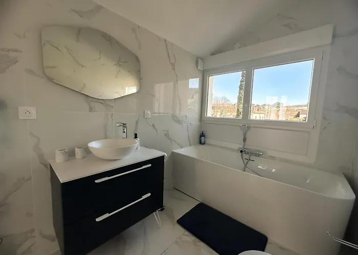 Face Cite - D'hotes - Parking & Garage Gratuit - Wi-fi Gratuit Bed & Breakfast 4*