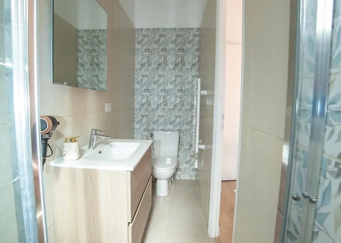 Face Cite - D'hotes - Parking & Garage Gratuit - Wi-fi Gratuit Bed & Breakfast